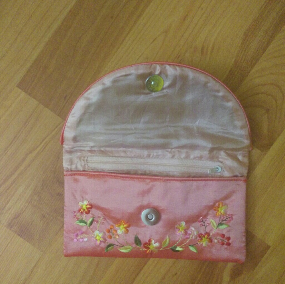 Purse - Picture 2 of 3